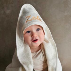 Kindje badcape met naam ecru gepersonaliseerd naam
