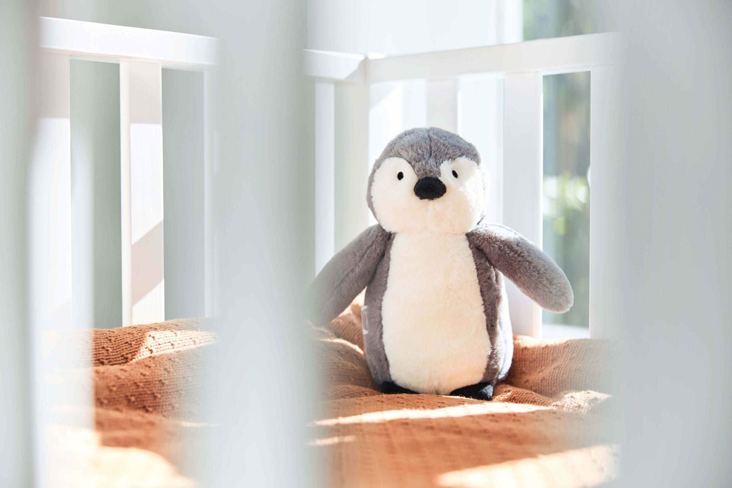 Knuffel pinguïn grey grijs in box
